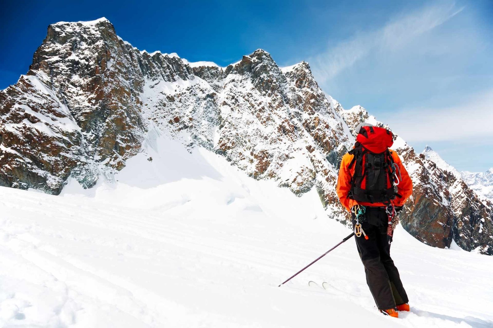 Skifahrer im Gelände
